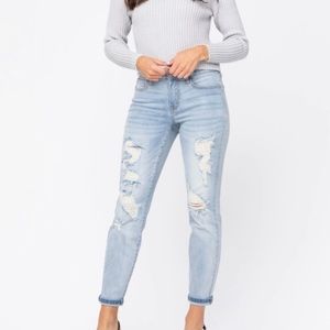 NWT Judy Blue Light Wash Boyfriend Blue Jeans Pants- Soft & Stretchy!